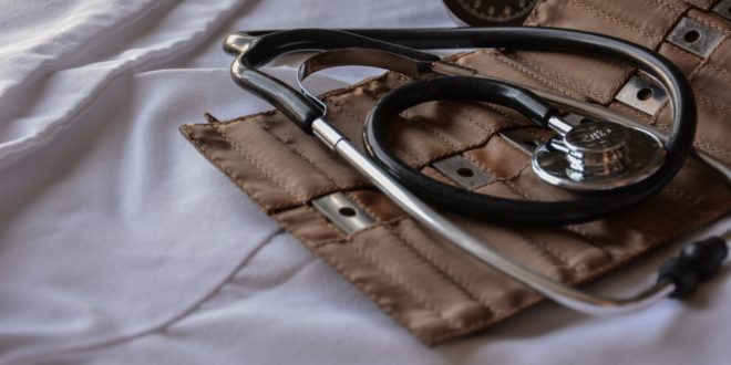 I de flesta fall bör behandlingen mot högt blodtryck inledas med två preparat.